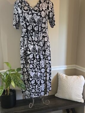 MSK Black and White Floral Midi Dress